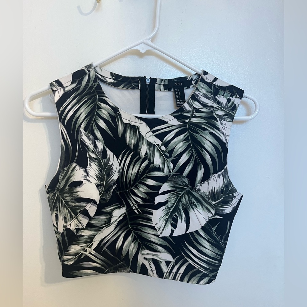 Forever 21 Monochrome Leaf Pattern Crop Top